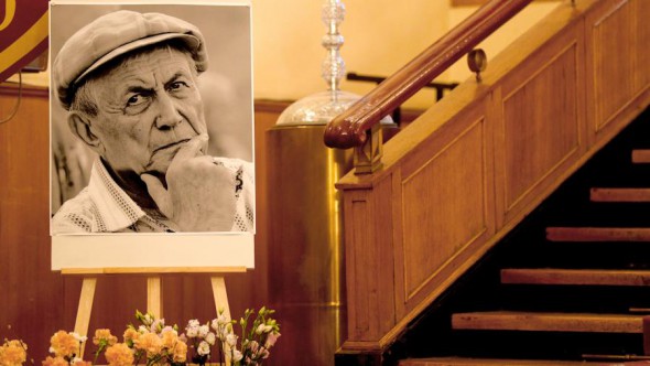 Прощание с поэтом Евгением Евтушенко в Центральном доме литераторов в Москве
